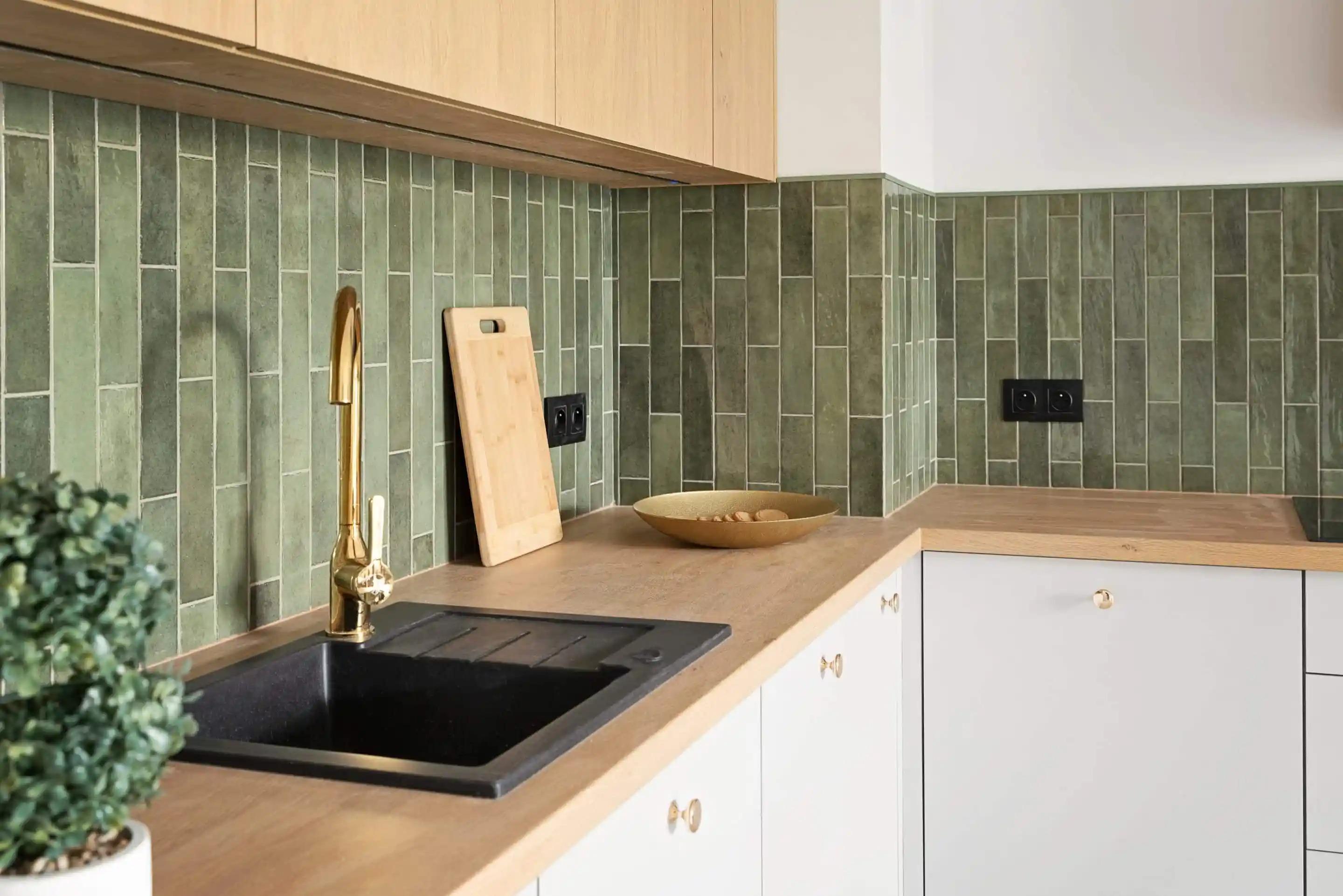Moderne køkken med minimalistiske flader